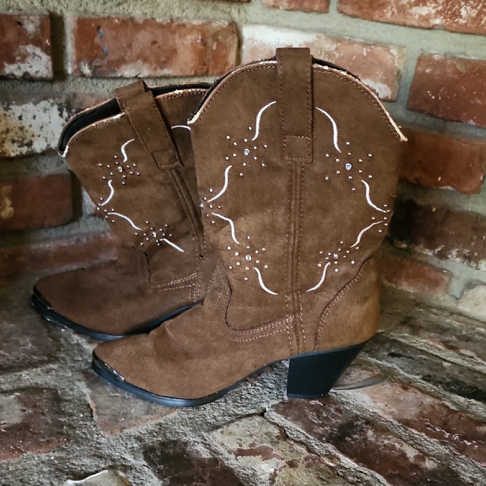 Dingo Brown Suede Studded Western Ankle Boots Heeled
